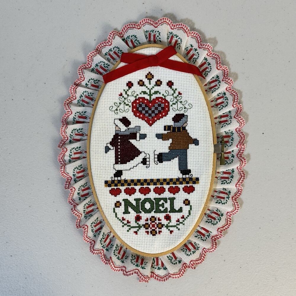 Paragon The Christmas Collection Noel Skaters Cross Stitch Oval Hoop Artwork